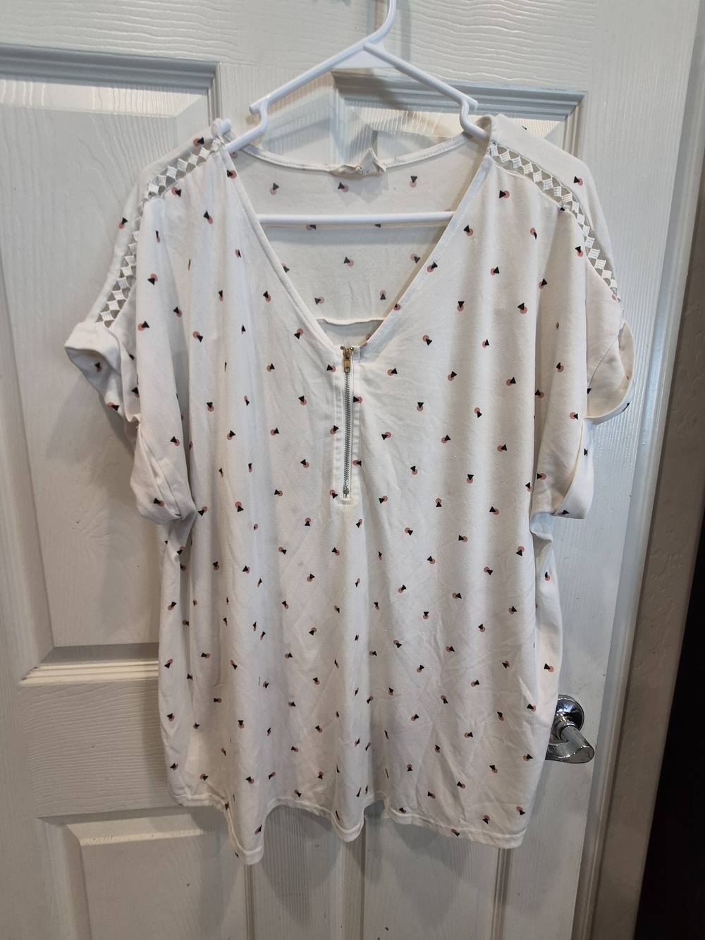 5/25 White V-Neck Zip Front Women's Top with Print